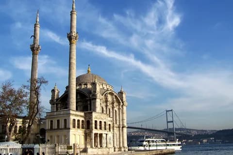 Ortaköy Camii ve Boğaziçi Köprüsü